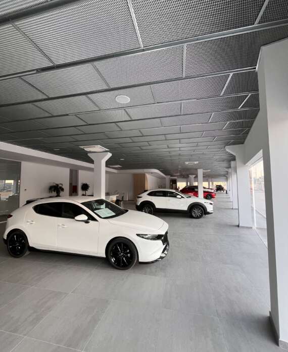 instalación mazda kuroba motor